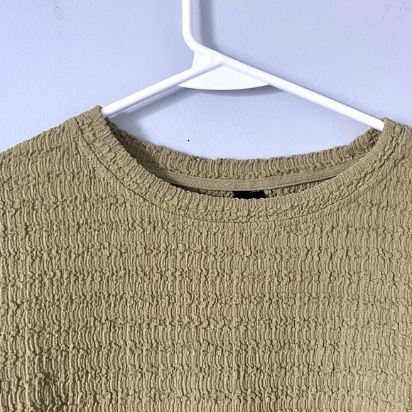 🆕 shein x dazy • green textured v-neck tee - Picture 7 of 12